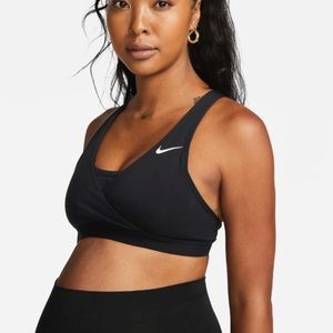 Nike Bundle of sports bra and biker shorts maternity